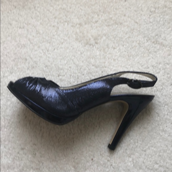 Navy Blue Anne Klein heels - Picture 3 of 5